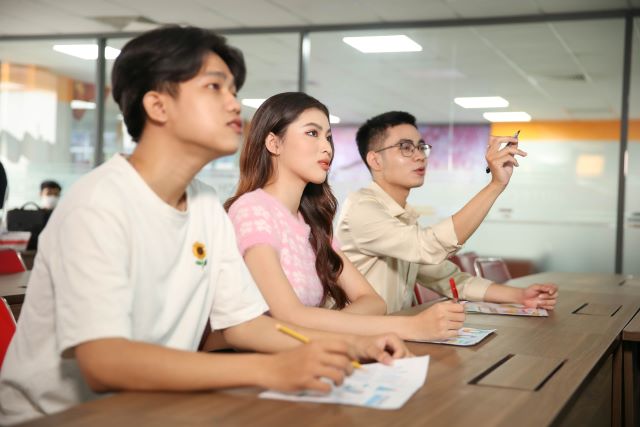 n&ecirc;n học đại học từ xa hay li&ecirc;n th&ocirc;ng ng&agrave;nh kinh tế v&agrave; quản l&yacute; nguồn nh&acirc;n lực